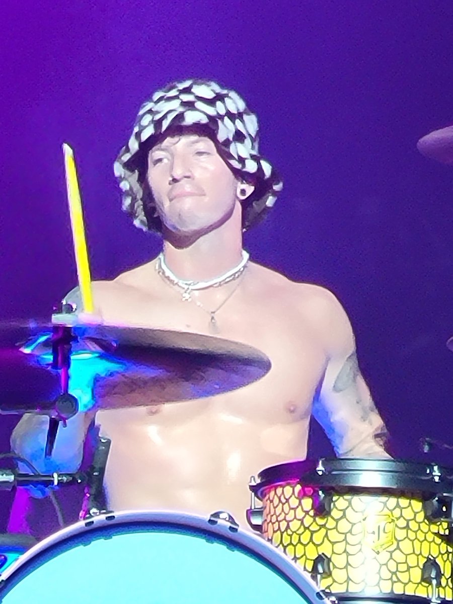 lifeonthescene's tweet image. @joshuadun @twentyonepilots #twentyonepilots #maxbash