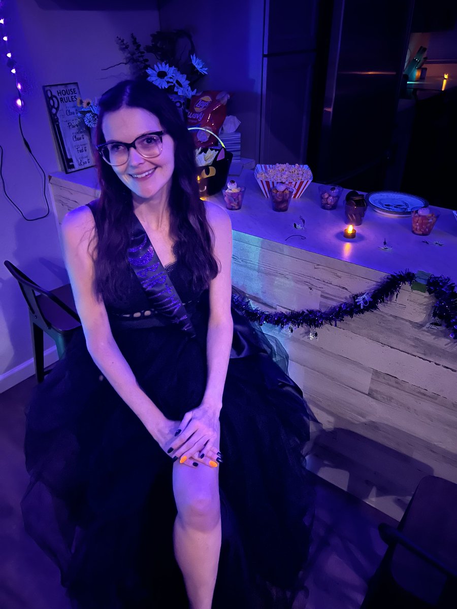 smiley11kylie's tweet photo. 𝓑𝓲𝓻𝓽𝓱𝓭𝓪𝔂 𝓦𝓲𝓽𝓬𝓱🖤💜
#thisis30 #thirtyclub #birthdaywitch #oldageclub https://t.co/evCgsrAz0h