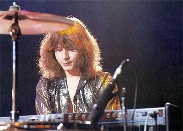 MaxxGhe's tweet photo. 20/10/1951.
Nasce a New York il tastierista storico degli Arena Rock FOREIGNER: AL GREENWOOD.
I Want To Know What Love Is: https://t.co/ZQiCxUxN9y
Waiting For A Girl Like You: https://t.co/aKMgQQ7vxz
Hot Bloodhed: https://t.co/gFyT3teTeB
#AlGreenwood #Foreigner #AORmusic https://t.co/lgTvf6TYjC