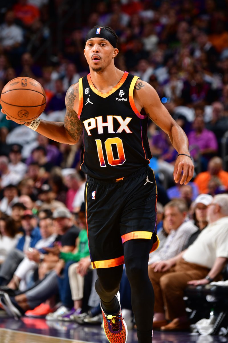 NBA's tweet photo. CLUTCH

🔥 Damion Lee scored all 11 of his points in Q4 including the game-winner! 

#KiaTipOff22 https://t.co/VIJLj56Npu