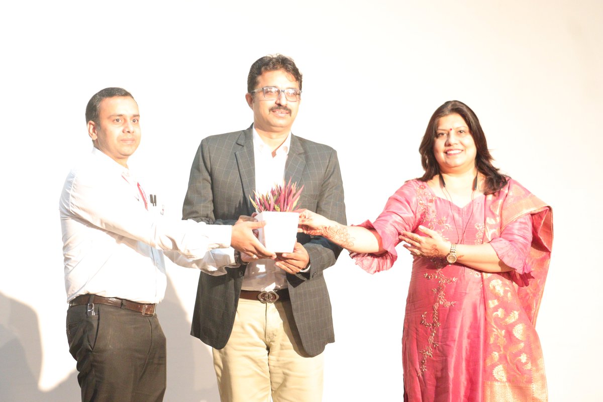 Kiet_edu's tweet photo. The Department of #PR &amp; #International_Relations organized #interactive_sessions for first-year students. The sessions were conducted by Mr. Vikkas Nagru (Founder &amp; Director, Brain Infinity) and Dr. Preeti Chitkara (Head of PR &amp; IR).

#KIETGroupofInstitutions #AKTU #AICTE #KIET https://t.co/M1WTR2Anto