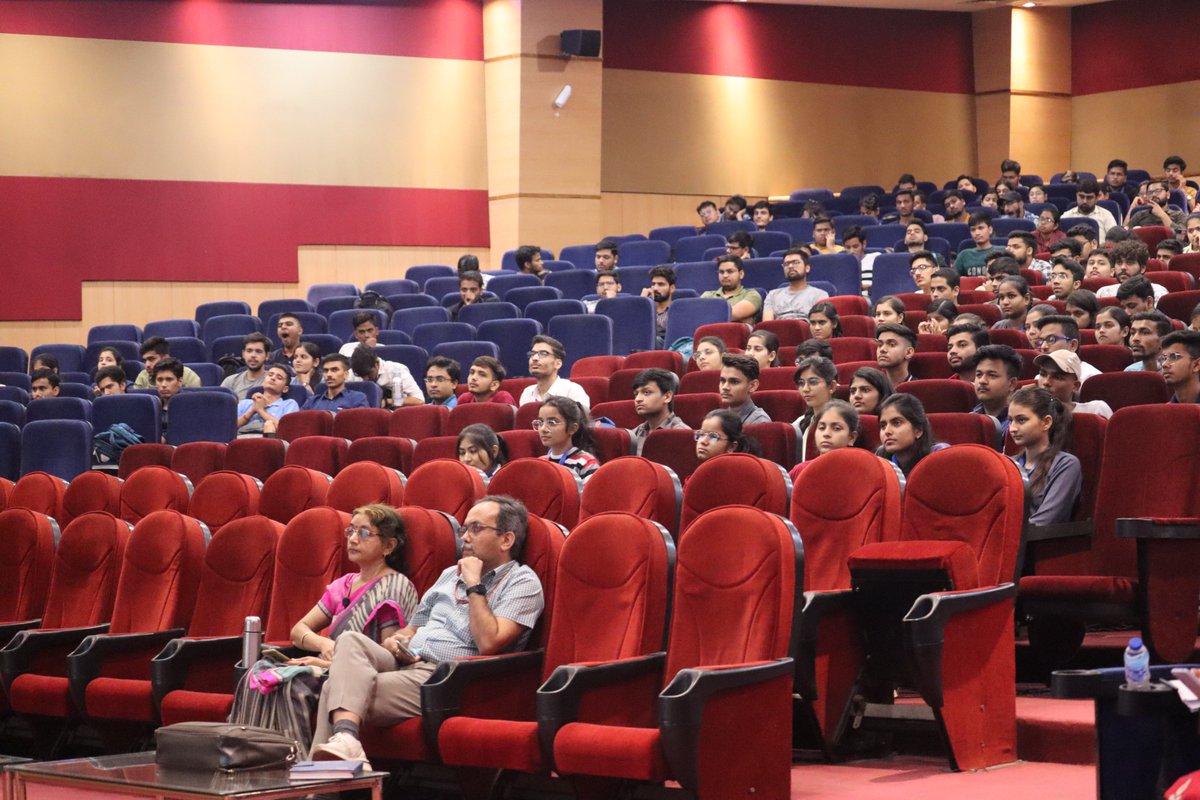 Kiet_edu's tweet photo. The Department of #PR &amp; #International_Relations organized #interactive_sessions for first-year students. The sessions were conducted by Mr. Vikkas Nagru (Founder &amp; Director, Brain Infinity) and Dr. Preeti Chitkara (Head of PR &amp; IR).

#KIETGroupofInstitutions #AKTU #AICTE #KIET https://t.co/M1WTR2Anto