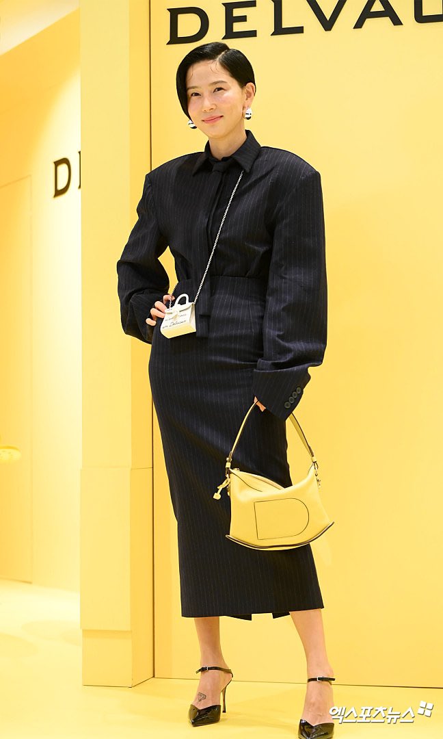 nUKiOz's tweet photo. @ อีเวนต์แบรนด์ DELVAUX
#โรอุน
#คิมนายอง
#จีฮโยTWICE
#มิโน https://t.co/Z2fu8ELFY7