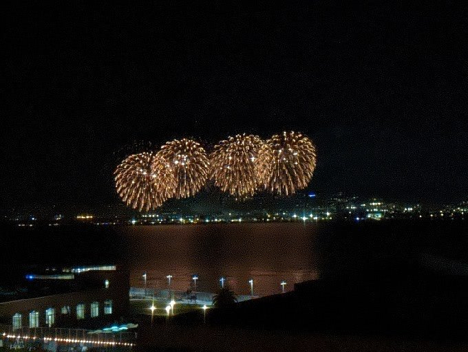 kcolaco's tweet photo. It's beautiful watching an impromptu fireworks display in San Francisco #sffireworks https://t.co/09AbrMveli