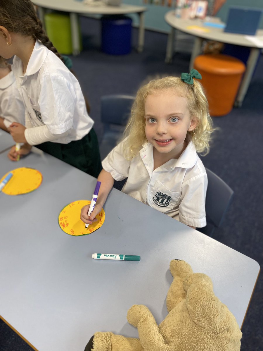 MissJLe1's tweet photo. KL making their own clocks to the tell the time. @Sherwood_Grange #sgpskindy2022 https://t.co/Ajxm05nRGe