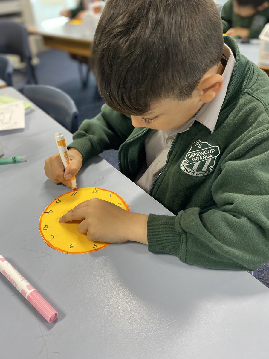MissJLe1's tweet photo. KL making their own clocks to the tell the time. @Sherwood_Grange #sgpskindy2022 https://t.co/Ajxm05nRGe