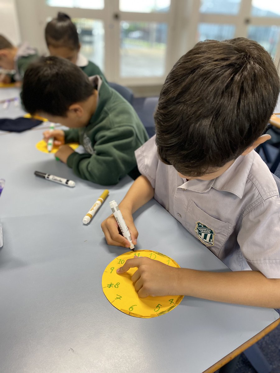 MissJLe1's tweet photo. KL making their own clocks to the tell the time. @Sherwood_Grange #sgpskindy2022 https://t.co/Ajxm05nRGe