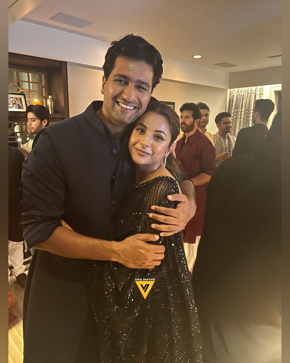 kaushalswarrior's tweet photo. #Vickykaushal with #ShehnaazGiIl ✨ https://t.co/zlvvrYOiTh