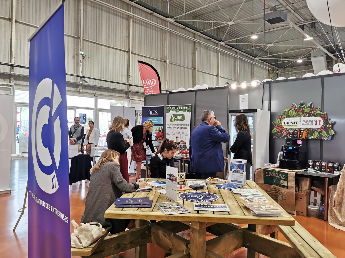 CCI47's tweet photo. ZOOM SUR...
👉 L'industrie &amp; les savoir-faire du Lot-et-Garonne étaient à l'honneur du Congrès de l'ADF qui s'est tenu la semaine dernière à Agen.
📌 La CCI47 et les groupements industriels ont animé un stand sur l'évènement pour promouvoir le tissu industriel local.
#assisesDF https://t.co/rNU7aMR4VP