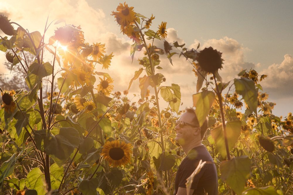 alifurt's tweet photo. #Sunshine in October brings out all the smiles. Need I say more?

#sunflowers #sunset #goldenhour @muddybootspumpkins #muddybootspumpkins #smiles https://t.co/Nn91PSvm6K https://t.co/qH26F4Jnd7