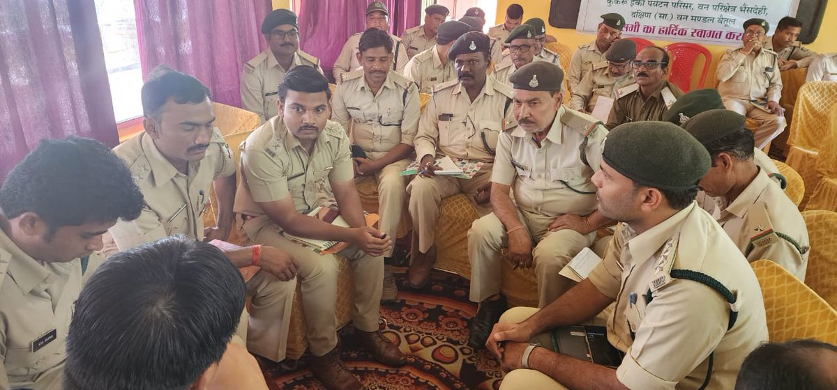 They shared information regarding repeated offenders, sensitive routes, joint patrolling and Informant network. Will bring lot of change in field. Hoping that good people will start working together here after. #betul <a href="/DisttForester/">DFOs of India (IFS)</a> #forest #ifs <a href="/CentralIfs/">IFS Association</a>