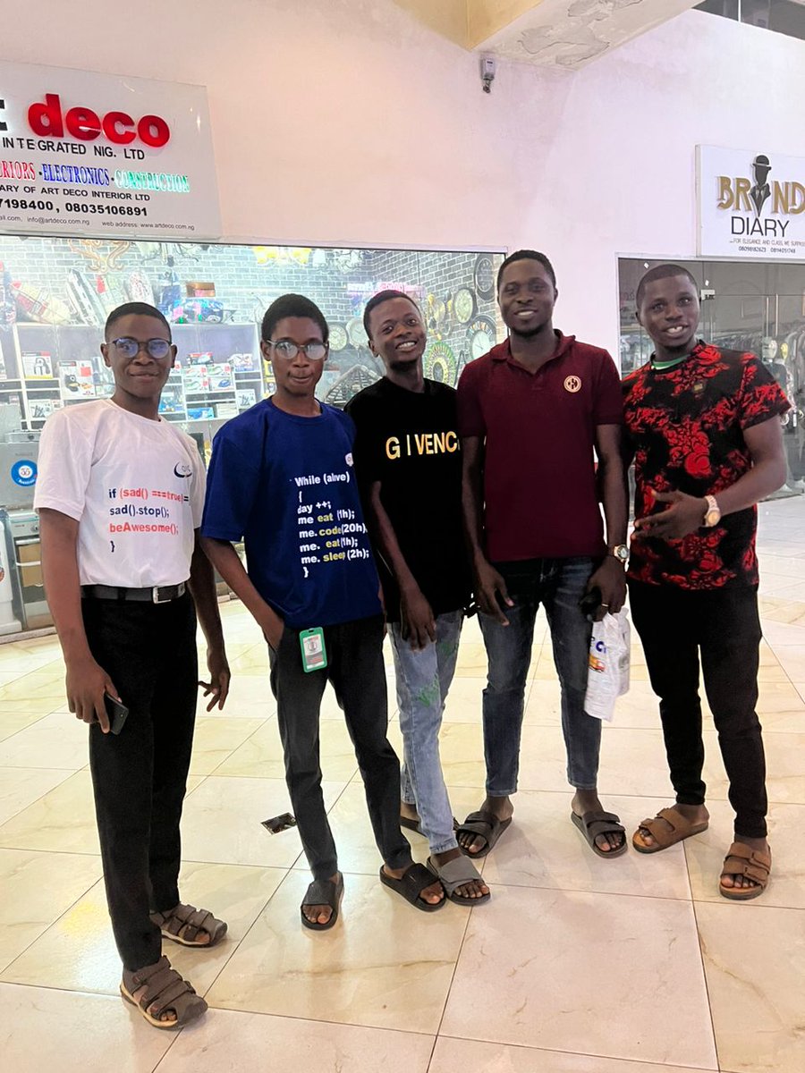 oichubltd's tweet photo. Happy resumption to our students that joined us during the national strike to learn creative coding. You are so special to us. We wish you all the best!!!
#oichub #coding #schoolofcoding #oichubosogbo  @InsideOsogbo https://t.co/qpmw7OdmGt