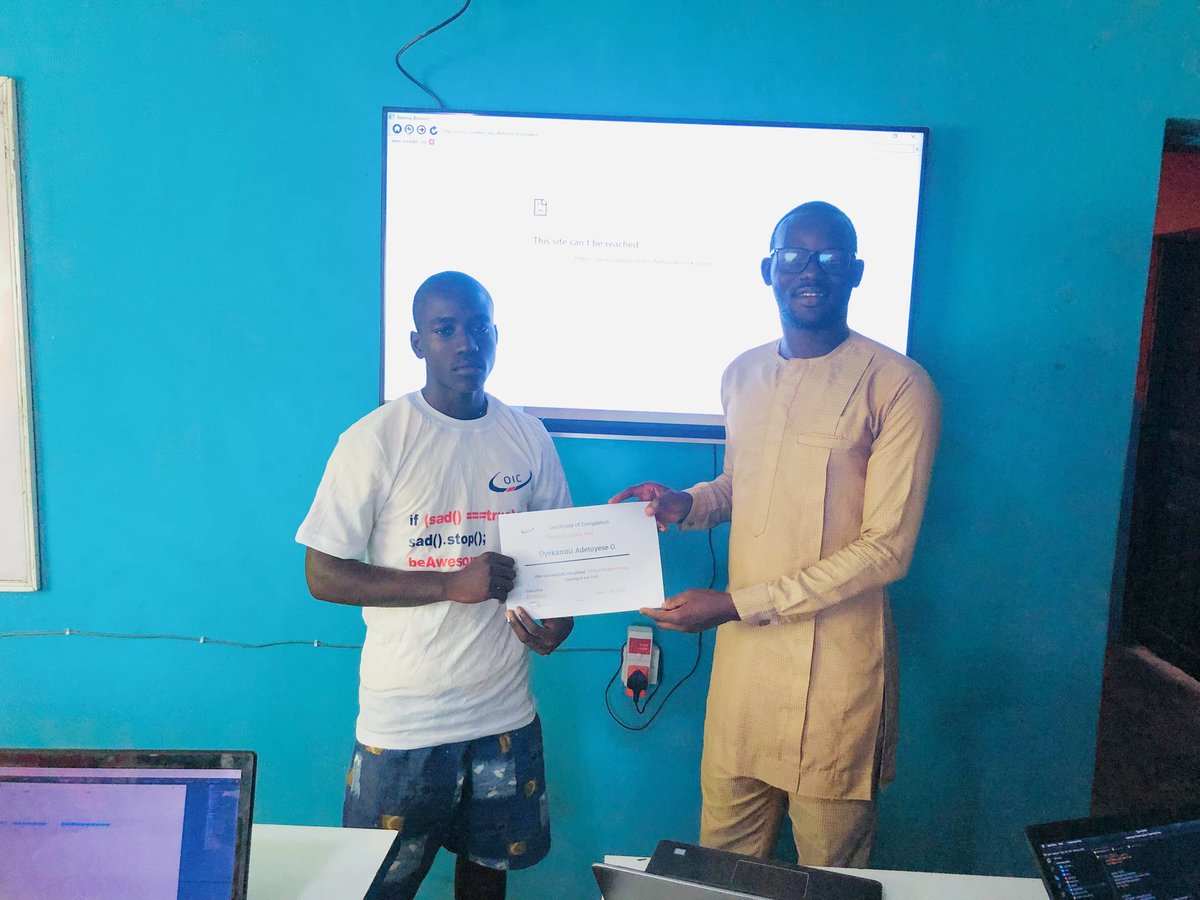 oichubltd's tweet photo. Happy resumption to our students that joined us during the national strike to learn creative coding. You are so special to us. We wish you all the best!!!
#oichub #coding #schoolofcoding #oichubosogbo  @InsideOsogbo https://t.co/qpmw7OdmGt