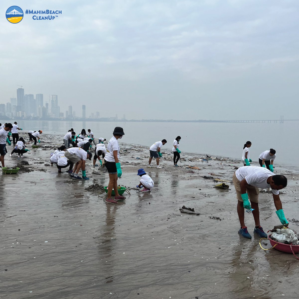 mahimbeach's tweet photo. Week 241: Saturday cleanup with employees of a large FMCG company. Heartening to see everyone’s efforts. Hope all FMCG companies adopt sustainable packaging solutions &amp; take responsibility to reduce the impact of plastic packaging. Plastic from cleanup sent for recycling by NEPRA https://t.co/D1UEV474CP