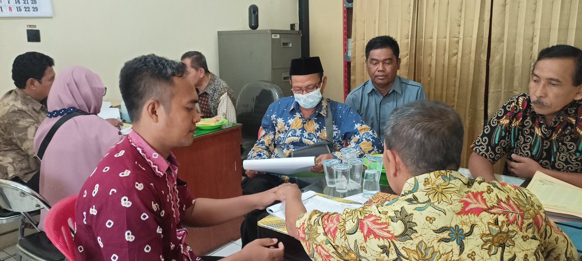 Syiqin_Rock's tweet photo. Kamis, 20 Oktober 2022
Pembinaan bersama Satgas pengawasan dan Dekopinda Di KPRI PAMONG Kel. Patokan Kec. Situbondo
@PENYULUH_COOP
@KemenkopUKM
#penyuluhkoperasi
#ppklkemenkopukm
#ppklkemenkop
#koperasiindonesia
#ppkl
#ppklsitubondo
#ppklkabsitubondo
#ppkljawatimur
#ppkljatim https://t.co/NaOmHMWN68