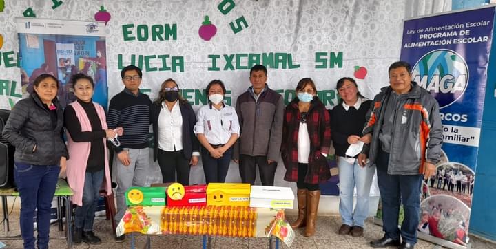 DideducSM's tweet photo. En cumplimiento a la Ley de Alimentación Escolar, personal de –FOCE-, de la #DideducSanMarcos, en coordinación con #Digefoce, #Digemoca y el apoyo del Programa Mundial de Alimentos continúan validación de menús en EORM aldea Santa Lucia Ixcamal, San Marcos. https://t.co/0OcL9h53gw