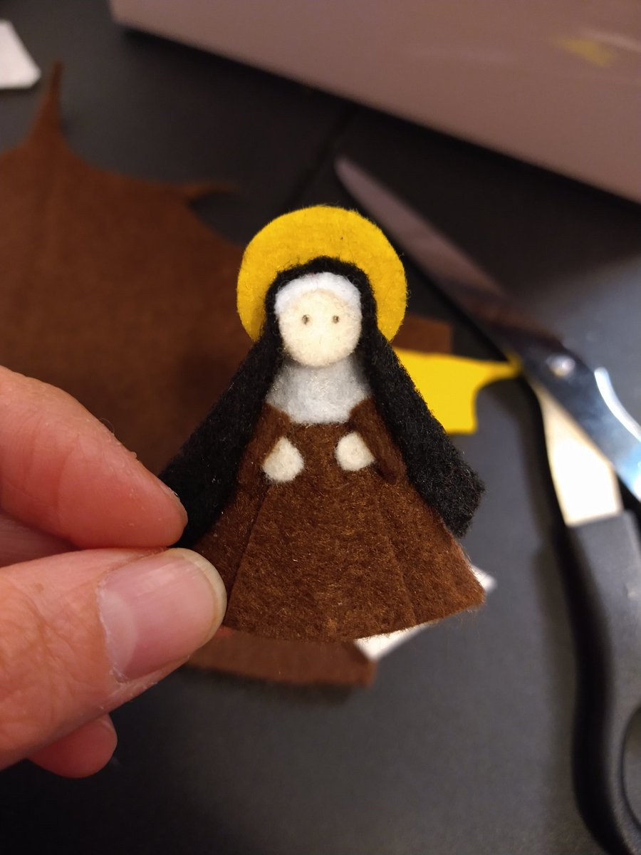 Lorena_Tbrs's tweet photo. #Miniproyecto nocturno 2: Santa Teresa de fieltro https://t.co/Y6iXehzkLH