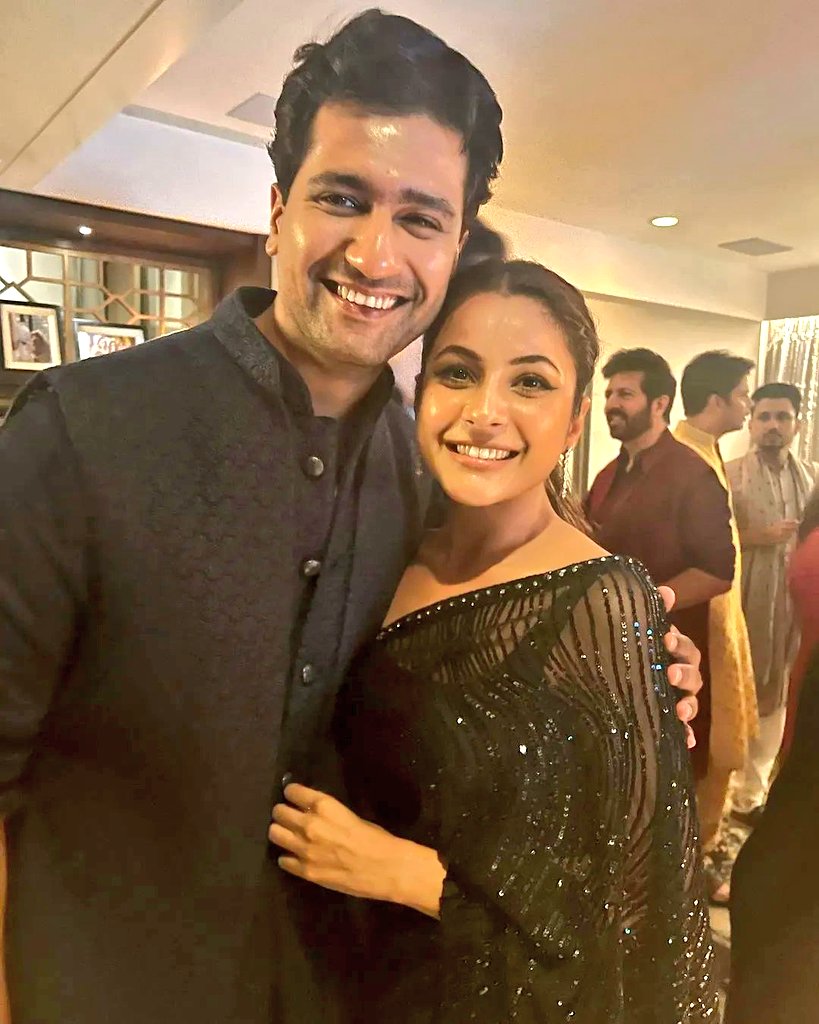 ISushmaPandey's tweet photo. Two punjabi in one frame..Looks cute together ❤️ 
#ShehnaazGill  #VickyKaushal https://t.co/1Ih8vSHNe2