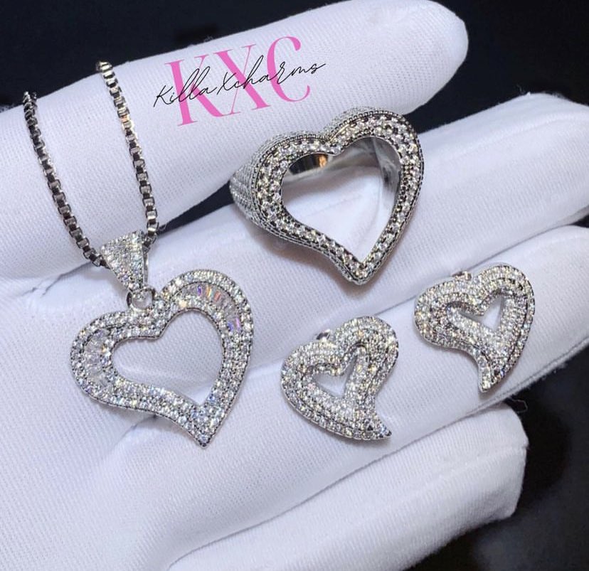 killaxcharms's tweet photo. Where my lover girls at ? 💎💕 LOW IN STOCK ! https://t.co/3LNz25tV5S