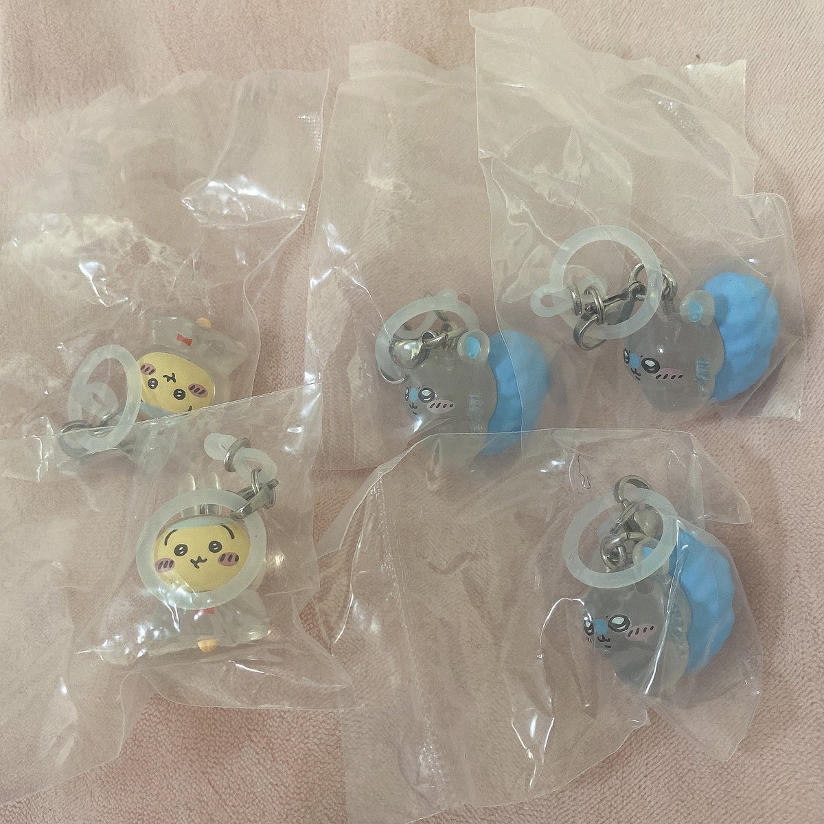 tapi_mori's tweet photo. 【交換】
ちいかわ めじるし アクセサリー2

譲 ▶︎ モモンガ 3 うさぎ 2

求 ▶︎ ハチワレ ちいかわ

複数まとめて交換の方優先
都内手渡し可能

お気軽にお声がけください🤍

 #ちいかわ交換 https://t.co/12DE3gCmHw