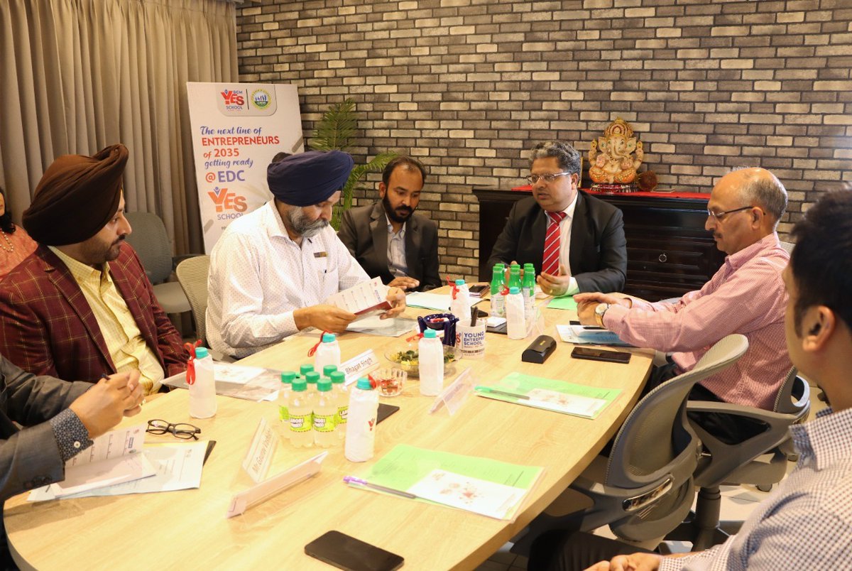 dcmyesschool's tweet photo. To ideate the futuristic learning strategies at DCM YES, an Advisory Board Meeting was held on October 18, 2022. The key points of discussion were Entrepreneurship &amp; Experiential Learning at YES. The meeting included inputs from the members on how to raise student startups. https://t.co/4zsSv3MqgP