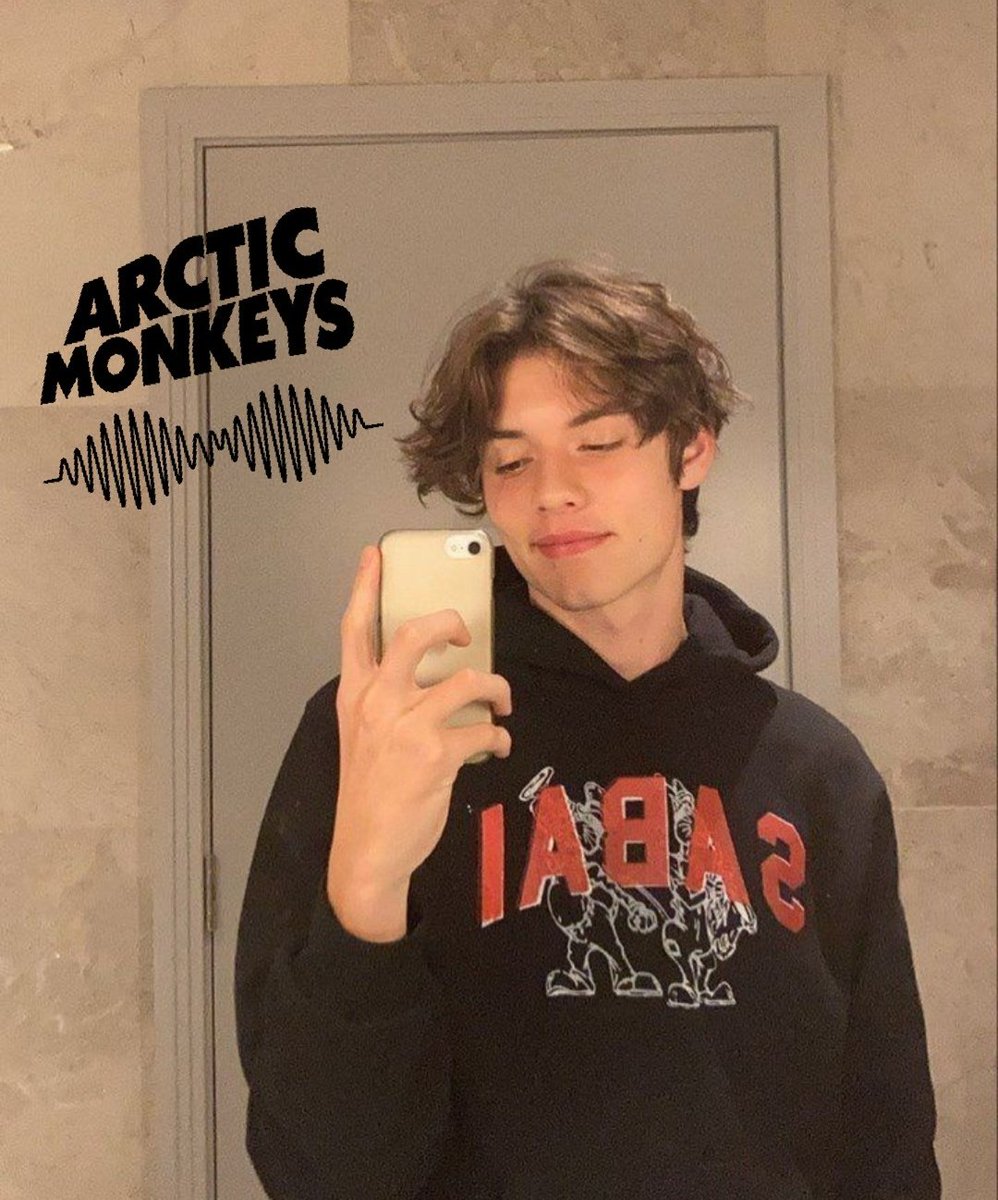 eualexturner's tweet photo. oi pessoal, eu sou o alex turner, o vocalista do arctic monkeys, sabem? sou novo aqui e estou a procura de amigos e quem sabe uma família. 
dêem rt e fav pra ajudar, por favor :) https://t.co/8U1LnlTxAM