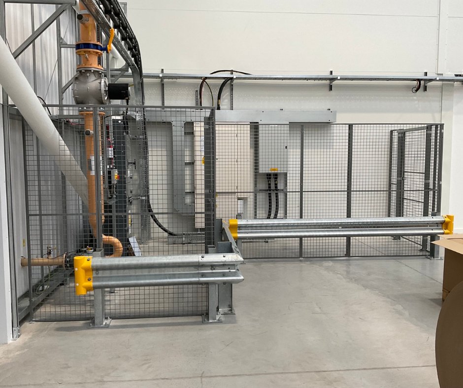 CDBLTD1's tweet photo. Keeping another one of our customers safe &amp; secure in their new facility. Installation of Safety Barriers, Secure Mesh Enclosures &amp; Electrical Panel Board Guarding 👍 #safetybarriers #healthandsafety #safecontractor #materialhandlingsolutions #storagesolutions https://t.co/e5V1TsAcBa
