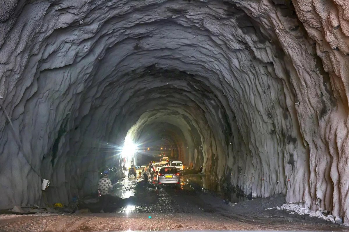 projects_today's tweet photo. Maharashtra's longest #tunnel to be completed soon

Read More: https://t.co/L3SOfmjDus

@projects_today #news #updates @CMOMaharashtra #Road #Expressway #NMSCE #Mahamarg #commuters #Kasaraghat #NATM https://t.co/y7CnkcB7Xw