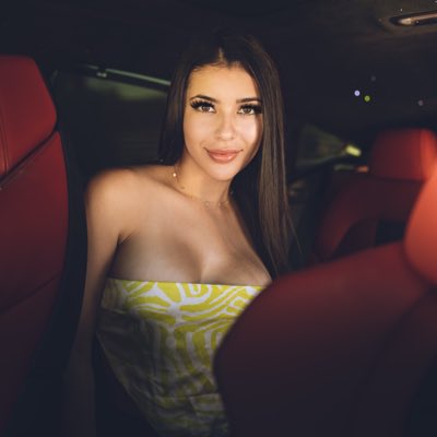 Stephanihl's tweet photo. #NewProfilePic https://t.co/WAUUoXI0h5