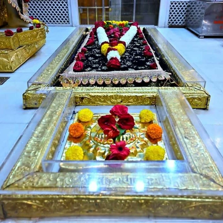 DATTASAITEMPLE's tweet photo. Shirdi Kakad Harathi Darshan(20.10.22) Thursday...
షిర్డీ కాకడ హారతి దర్శన్
(20.10.22)గురువారం.....
#saibabaofshirdi
#shirdi #shirdisaibaba #shirdisai #shirdidarshan #shirdisaibabatemple #shirdibaba @DATTASAITEMPLE @SSSTShirdi #Twitter #saibabaphotos https://t.co/5lPEis5HLw