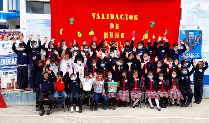 DideducSM's tweet photo. En cumplimiento a Ley de Alimentación Escolar, personal de –FOCE-,en coordinación con #Digefoce, #Digemoca y el apoyo del Programa Mundial de Alimentos continua proceso de validación de menús en EORM“José Antonio de León Barrios”, aldea Villa Hermosa, Esquipulas Palo Gordo. https://t.co/biSBv1InGR
