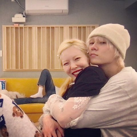 akaashiblog's tweet photo. Sé que dije que ya me iba a dormir pero aún no podía hacerlo sin antes unirme al #光𝐓𝐄𝐄𝐙·流 🪡*  𓈒 my @LIGHTEEZ_wl me vieron con ojos tan bonitos que no me pude negar so mi nuevo ✩ anthem va a ser #𝑙𝚎𝑡𝚜࣪ﻬ𝑓𝑙𝚢共同 till i die ⛷️.

𝑏𝑦 ⋆ マイキー 𝕞eø𝕨 𝚋♡ps! https://t.co/i3m8b4lilG