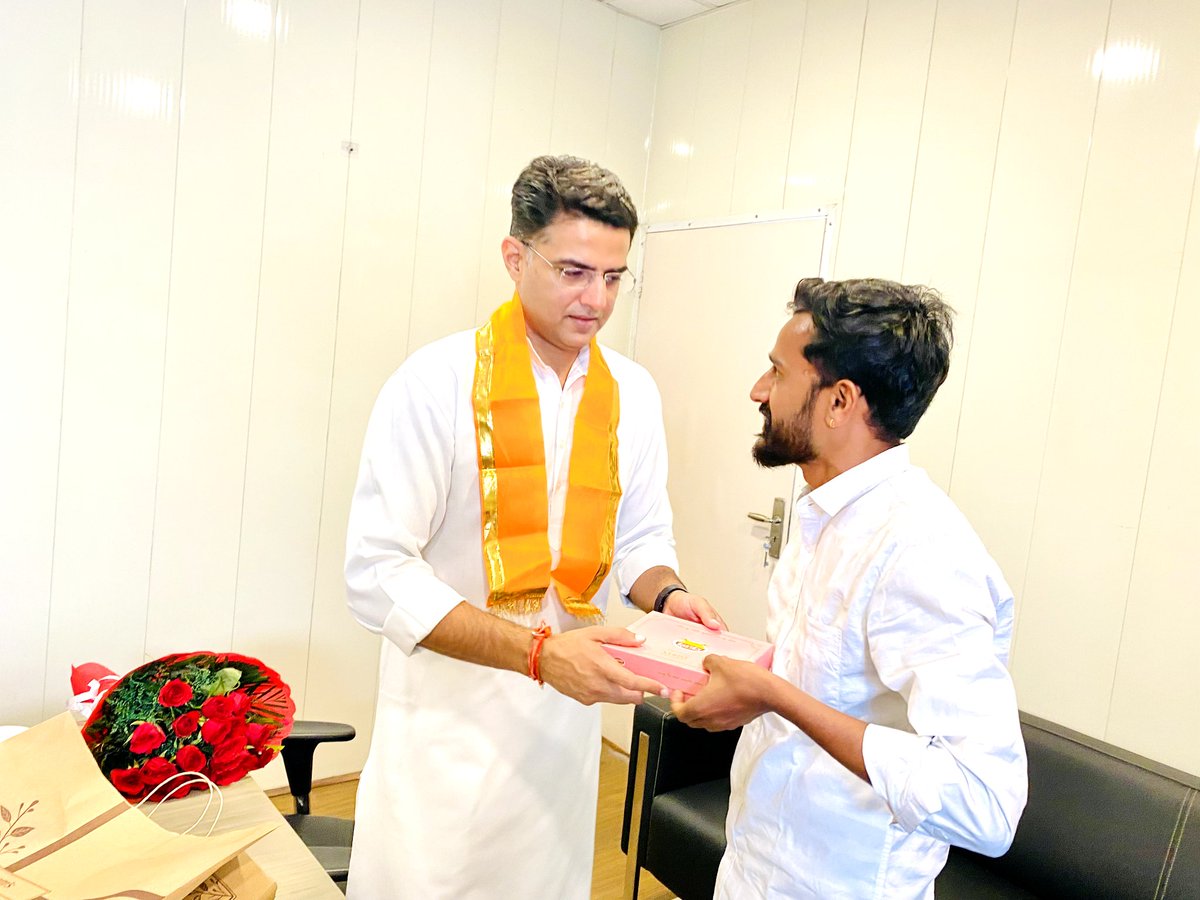 lalitkumarinc's tweet image. कल दिल्ली में मेरे #जन्मदिवस के दो दिन पूर्व मेरे राजनीति गुरु , मेरे आदर्श राजस्थान सरकार के पूर्व उपमुख्यमंत्री #श्री_सचिन_पायलट_जी से मुलाकात करके आशीर्वाद लिया ।
@SachinPilot 

Thank you So much #BoSS 💝💝