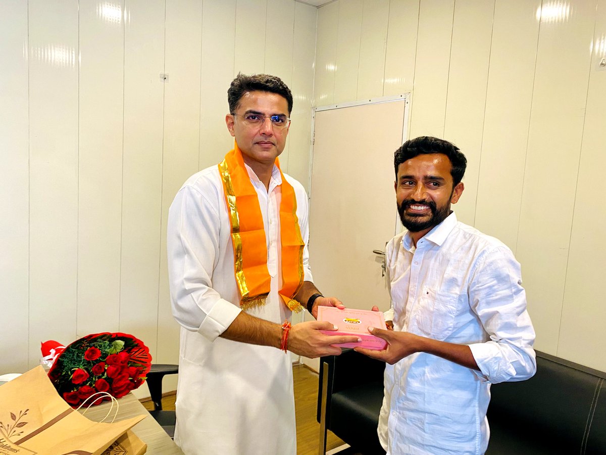lalitkumarinc's tweet image. कल दिल्ली में मेरे #जन्मदिवस के दो दिन पूर्व मेरे राजनीति गुरु , मेरे आदर्श राजस्थान सरकार के पूर्व उपमुख्यमंत्री #श्री_सचिन_पायलट_जी से मुलाकात करके आशीर्वाद लिया ।
@SachinPilot 

Thank you So much #BoSS 💝💝