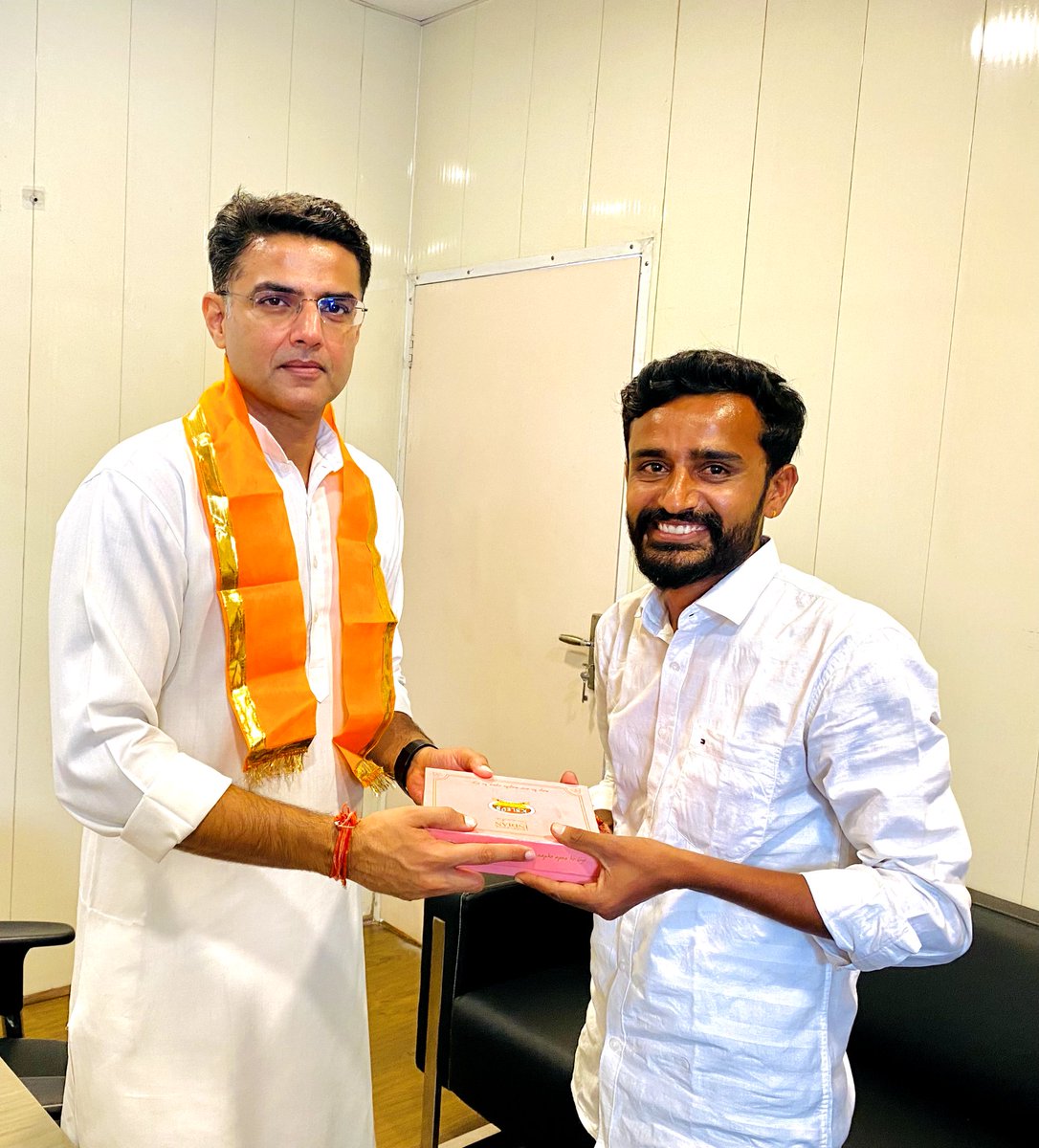 lalitkumarinc's tweet image. कल दिल्ली में मेरे #जन्मदिवस के दो दिन पूर्व मेरे राजनीति गुरु , मेरे आदर्श राजस्थान सरकार के पूर्व उपमुख्यमंत्री #श्री_सचिन_पायलट_जी से मुलाकात करके आशीर्वाद लिया ।
@SachinPilot 

Thank you So much #BoSS 💝💝