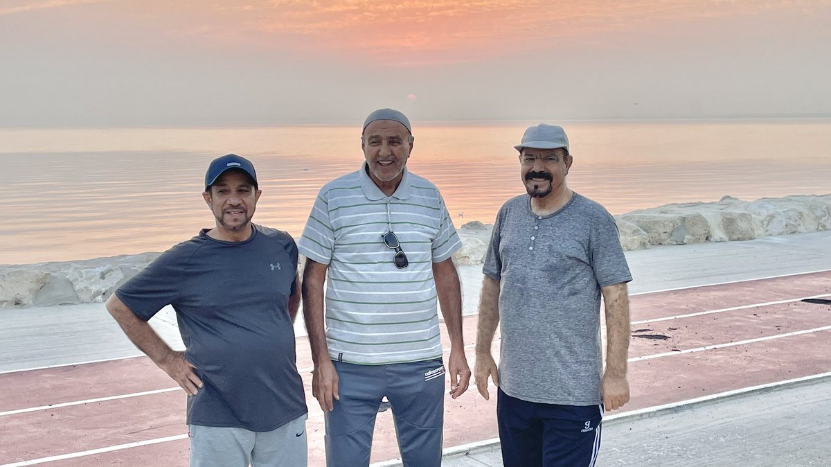 فجر  #الخميس على شاطئ حي #الغدير ، ونشاط مستمر يومي رائع ومحفّز من مجموعة من المشاة ومن مختلف الأعمار. أقول: "صحتك أنت أمانة عندك".
المشي صحة وسعادة ونشاط
#المشي_للصحة #الحركة_حياة 
#مشاة_سيهات #مشاة_السعودية