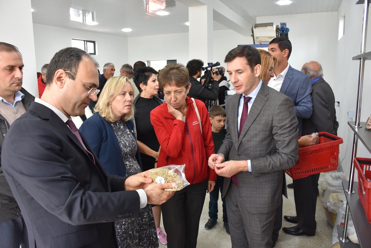 UNDPArmenia's tweet photo. #EUGAIA opened new center 4 legume production, collection & packaging in #Stepanavan, #Lori region 2 boost #green agriculture & enhance local added value, thx 2 generous funding of @EU_Armenia & #ADC. Project is implemented by @AustrianDev & @UNDPArmenia https://t.co/ZlywNpY3ae https://t.co/QrLqnzFC2F