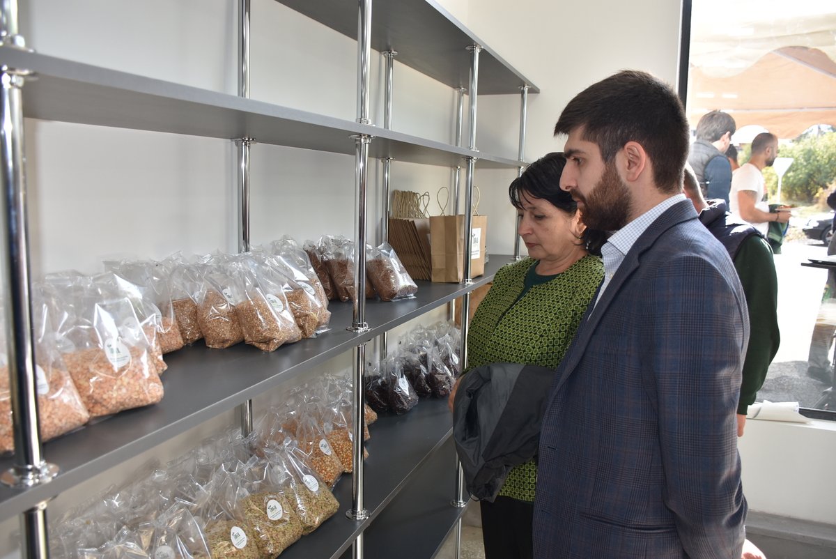 UNDPArmenia's tweet photo. #EUGAIA opened new center 4 legume production, collection & packaging in #Stepanavan, #Lori region 2 boost #green agriculture & enhance local added value, thx 2 generous funding of @EU_Armenia & #ADC. Project is implemented by @AustrianDev & @UNDPArmenia https://t.co/ZlywNpY3ae https://t.co/QrLqnzFC2F