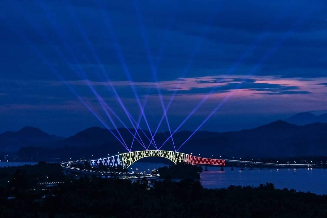 EFradijas's tweet photo. San Juanico Bridge ♥️♥️♥️ https://t.co/EmOeTch9F0