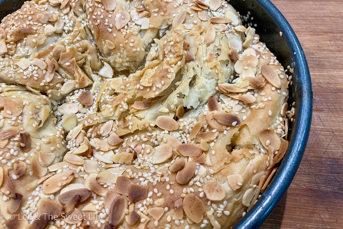 CakesandMore's tweet photo. Ever made your own #filopastry ?
Itโs not scary at all.
The perfect pastry for sweet or savoury like this Beef & Pork Spiced Roll made with Homemade Easy & Quick Filo Pastry youโll find on my website:
https://t.co/fEywrt8NmQ
#leeandthesweetlife #Food #WomanInBizHour https://t.co/Nu1p9RkqY5