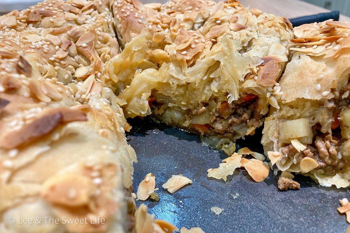 CakesandMore's tweet photo. Ever made your own #filopastry ?
Itโs not scary at all.
The perfect pastry for sweet or savoury like this Beef & Pork Spiced Roll made with Homemade Easy & Quick Filo Pastry youโll find on my website:
https://t.co/fEywrt8NmQ
#leeandthesweetlife #Food #WomanInBizHour https://t.co/Nu1p9RkqY5