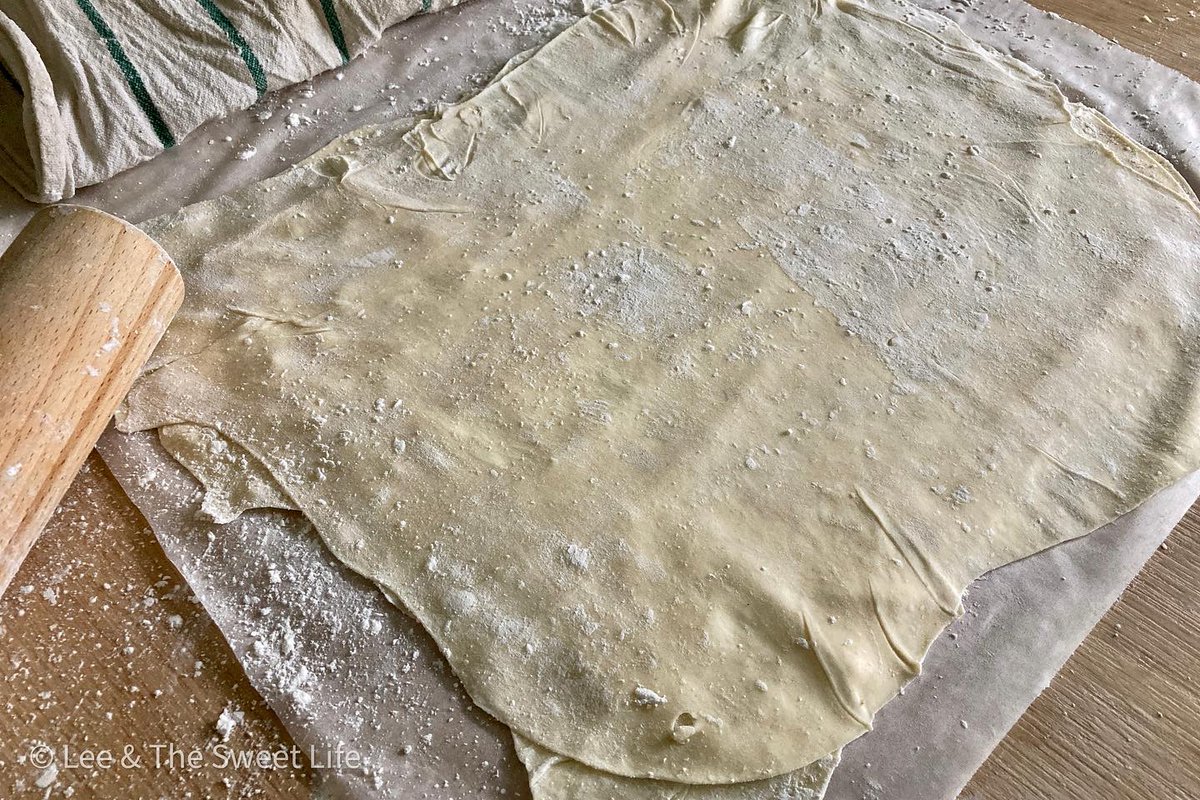 CakesandMore's tweet photo. Ever made your own #filopastry ?
Itโs not scary at all.
The perfect pastry for sweet or savoury like this Beef & Pork Spiced Roll made with Homemade Easy & Quick Filo Pastry youโll find on my website:
https://t.co/fEywrt8NmQ
#leeandthesweetlife #Food #WomanInBizHour https://t.co/Nu1p9RkqY5