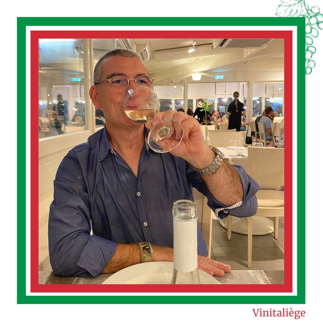 Lilo_CASTELLACI's tweet photo. 📜 L’histoire de 2Castvini  démarre lors d'une belle soirée avec un ami épicurien. Une soirée de dégustation de mets et de vins, à cette occasion un vin directement ramené d'Emilie Romagne, nous a donné l'idée de l'importer afin de le partager avec d'autres amateurs  🥩 🍝🍷 🥂 https://t.co/eQBxNLbGRc