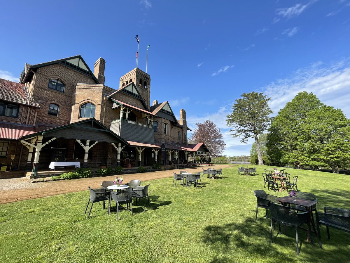 UniNewEngland's tweet image. Sun came out just in time for our Town with Gown event this evening. Bool looking beautiful! 🌷🌞