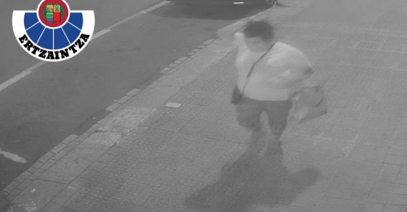 LaVanguardia's tweet photo. 🔴 #ÚltimaHora ⚠️ Máxima difusión

Una mujer secuestra un bebé recién nacido en un hospital de Bilbao.

La policía pide colaboración ciudadana para encontrar a la secuestradora, una mujer de mediana edad que se llevó al bebé con la falsa premisa de realizarle una pruebas médicas.