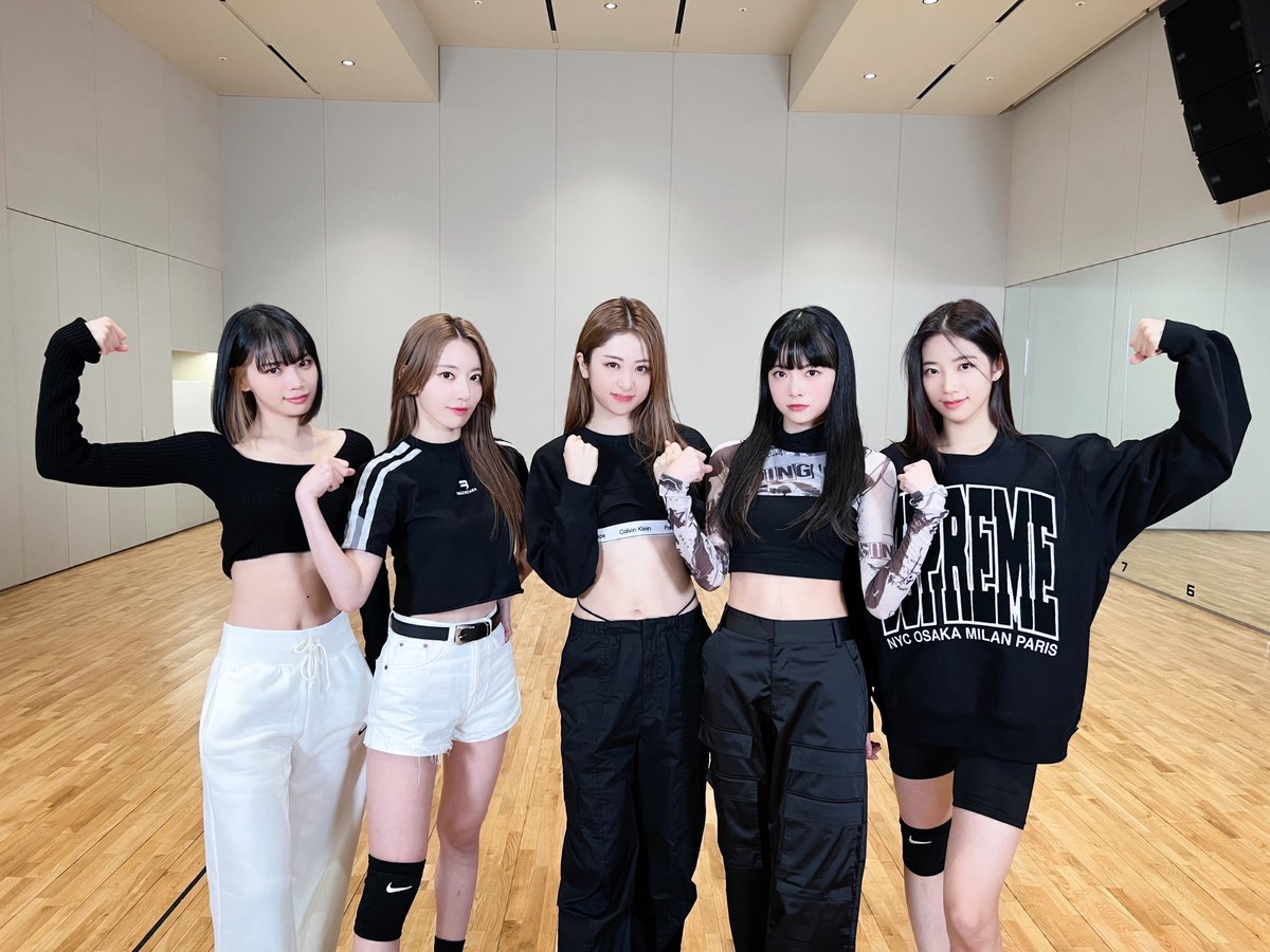 le_sserafim's tweet photo. ANTIFRAGILE 💪🏻👐💪🏻👐💖

#LE_SSEARAFIM #르세라핌
#ANTIFRAGILE https://t.co/F9EEedi07x
