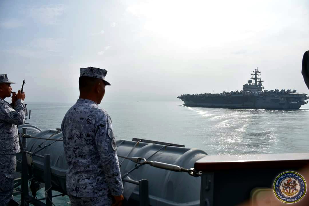 Philippine_Navy's tweet photo. LOOK | PH #Navy's BRP Conrado Yap holds PASSEX w/ @USNavy's #Nimitz-class aircraft carrier @Gipper_76 on Oct 14 🇵🇭🤝🇺🇸

👉: https://t.co/OQBP3sFMY7
📝/📸: BRP Conrado Yap (PS39)

#NavyPartnerships 💪⚓️
#FriendsPartnersAllies  
#ModerandMultiCapablePHNavy 
#AFPyoucanTRUST https://t.co/rCIMlZJusx