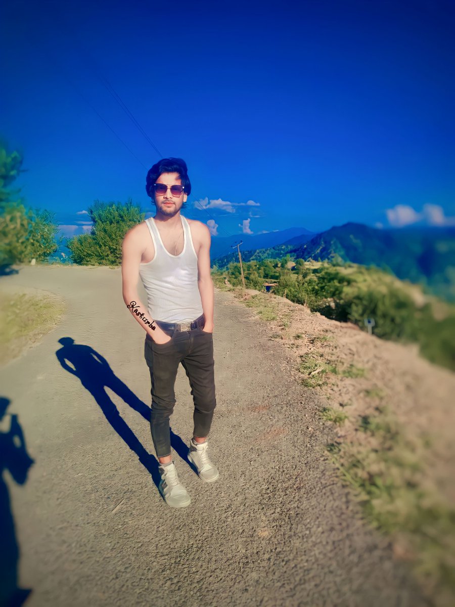 OKuldeep41's tweet photo. Love is not losing freedom it is sharing freedom with someone. 
#uttarakhandavalanche 
#lovelife 
#streetphotography 
#trewaleing 
#Enjoylife https://t.co/TSR2dwP19G