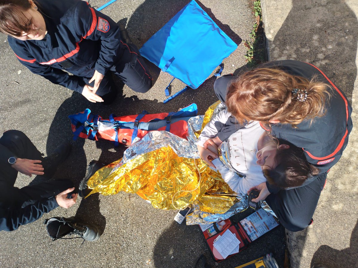 PompiersDuLot's tweet photo. Les @PompiersDuLot ont organisé une 👩‍🚒#formation #équipier prompt #secours à #LabastideMurat du 10 au 15.10.2022.

Plus d'infos sur : https://t.co/QT3NGMEIvY https://t.co/spwsy8Px2X