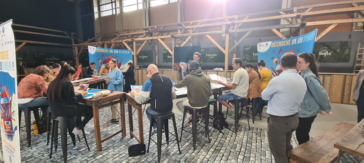 FrossardMarie's tweet photo. En direct de Toquicimes @megeve avec nos équipes du pôle emploi de Sallanches et nos conseillers de la plate forme de vocation
👉 détection de potentiel métiers HCR
👉 à l issue passage sur le stand #formation
👉rencontre avec des employeurs pour des périodes d immersion https://t.co/lc317NPbWH